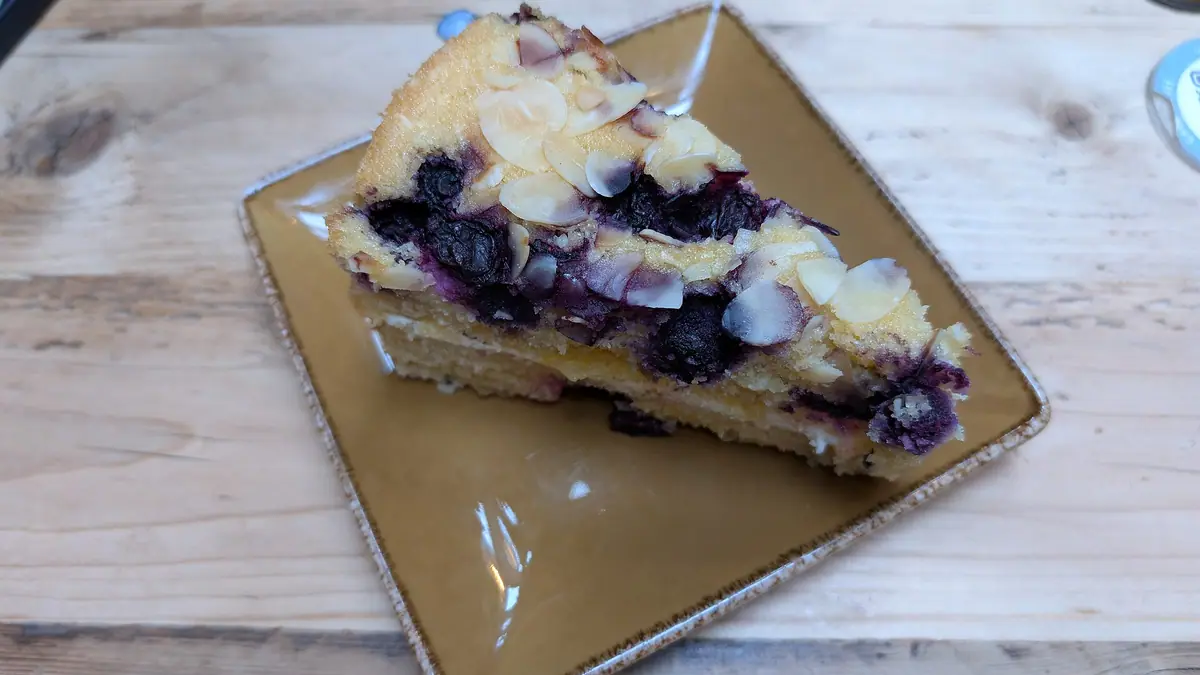 Wendy-Lou's Tearoom – cake shop in Desborough town centre
